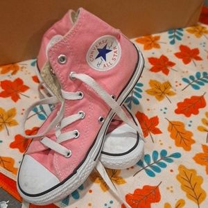 Little girl chuck taylors